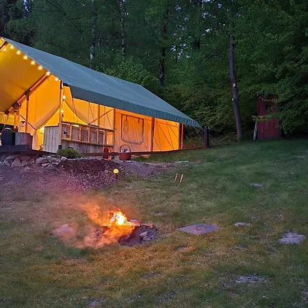 Glamping Tollendorf Luzicke Hory خيمة فخمة *